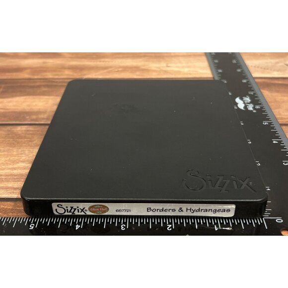 HTF LIGHTLY USED Sizzix 657721 Borders & Hydrangeas BY EILEEN HULL DIE CUT - Picture 1 of 3